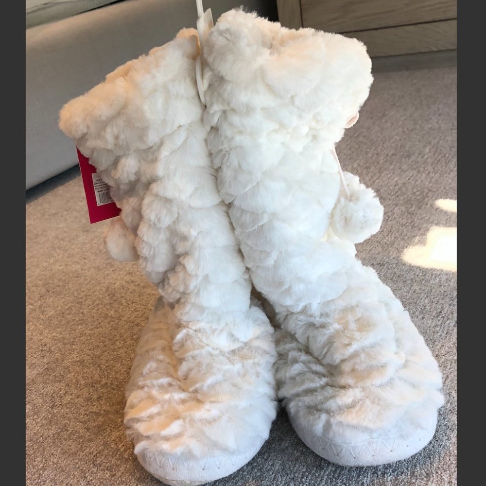 Xhilaration Faux Fur Almond Cream Slippers